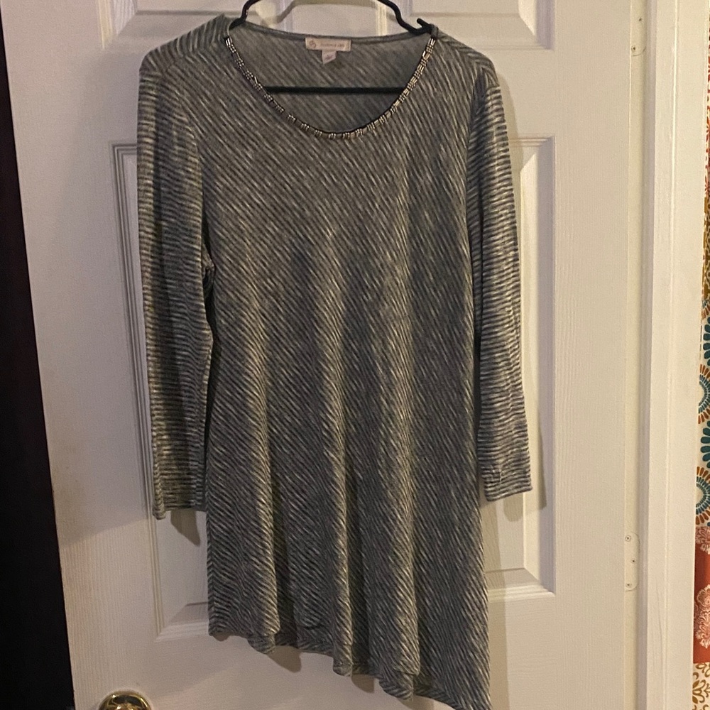 Chic Chain-Trimmed Gray Tunic